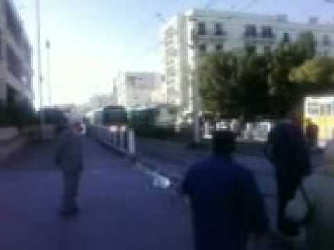 metro leger de tunis part de la gare place barcelone .mp4
