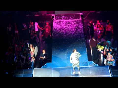 SMTOWN III in LA --- KEY, KRIS and AMBER "LIKE A G6" FANCAM