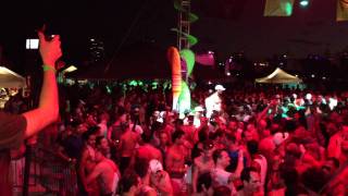 DJ Gustavo Scorpio spinning (Miami Muscle Beach 2011) #2