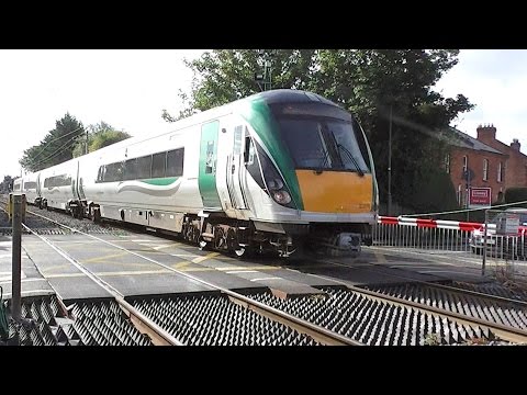 IE 22000 Class Intercity Train - Serpentine Avenue Level Crossing
