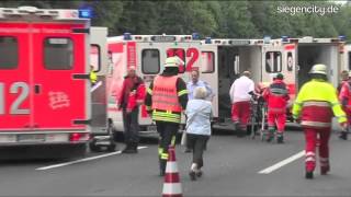 preview picture of video 'Unfall mit 8 Verletzten - A45/Wilnsdorf - 06.08.2012'