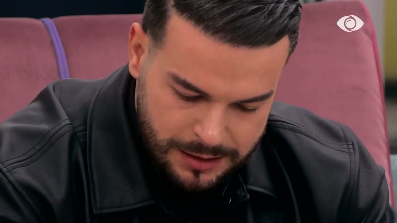 Fatjoni përlotet, kujton babanë në përmujorin e humbjes së tij