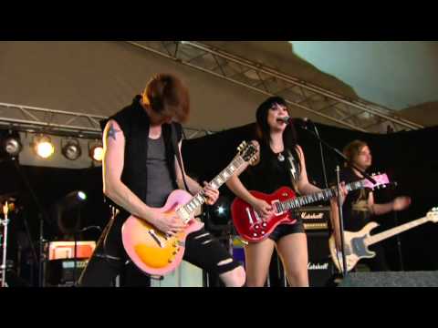 Skarlett Riot - Rock 'n' Roll Queen live at Reading Festival 2013