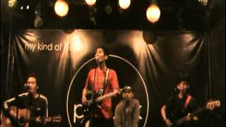 Download lagu aidoaudio   Darah darimu Live At Potluck mp3