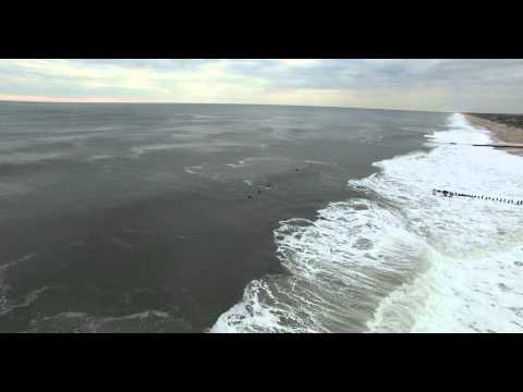 湾角冲浪者的无人机镜头