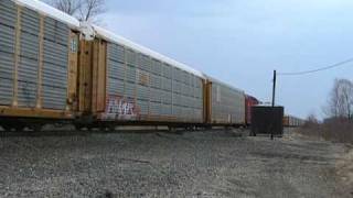 preview picture of video 'NS 8899 - UP 4195 @ St. Elmo, Illinois 03/07/2010'