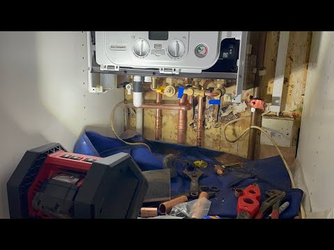 So installieren Sie einen Kombikessel (Main Eco Compact) | Ein Tag im Leben eines Gasinstallateur...