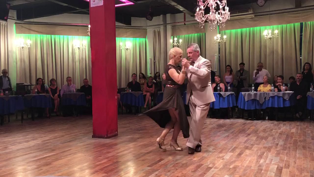 Video thumbnail for Silvia y Alfredo Alonso en PORTEÑO Y BAILARÍN.  6 de Noviembre 2019