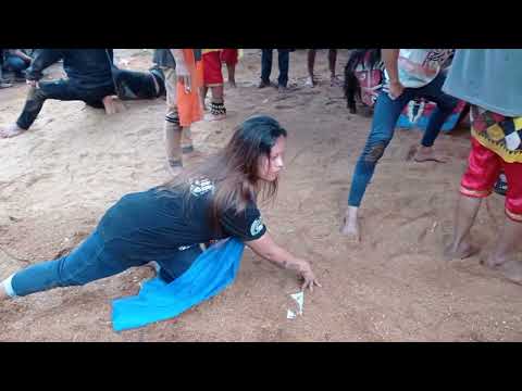 Detik detik wanita kesurupan. gak kuat dengerin gending jawa ini. kerasukan indang gunung gede