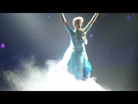 Elsa changing dresses at disneyland paris