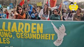 Berlin: Tausende demonstrieren gegen Krieg und Aufrüstung