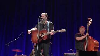 Steve Earle speaks about Guy Clark & at 3:54 sings "Goodbye Michelangelo" (Nashville, 21 July 2017)