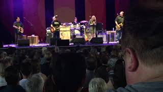 Los Lobos &amp; Susan Tedeschi – &quot;Burn It Down&quot;