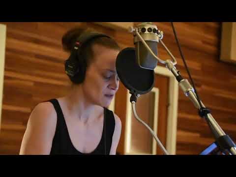 Fiona Apple - "The Whole Of The Moon" - LIVE