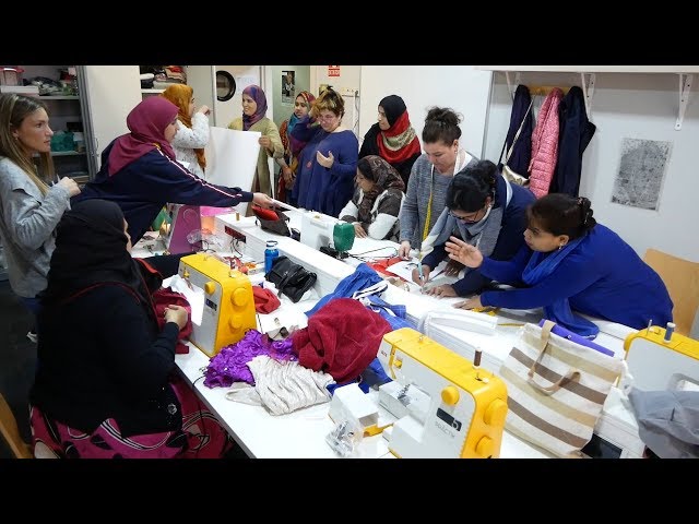 “Tot a punt”, un nuevo servicio de autoreparación textil gratuito en el Raval