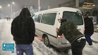 رغم كل التحذيرات ..سيارات عالقة في عمان بسبب الثلج