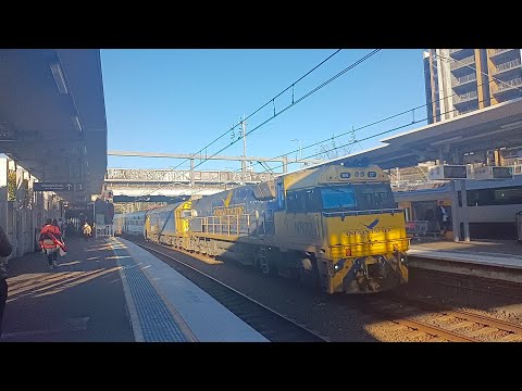 NR27 & G530 Passing Lidcombe with the Indian Pacific