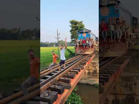 চলন্ত ট্রেন দেখে অসুস্থতা সেরে গেল 🚇😂 #Train #viral #funny #shorts #comedy #cartoon #love #sad #fy