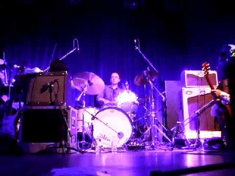 Blockheads live -  'Spread It' drum solo  feat. Dylan Howe