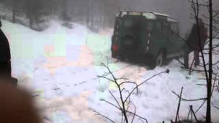 preview picture of video 'land rover series 3 in deep snow'