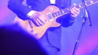 Bonamassa borrows &quot;Greeny&quot; Les Paul at RAH to play Midnight Blues