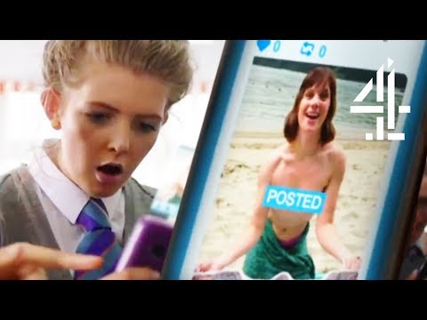 afbeelding Ackley Bridge Series 1 Recap | Private Selfies Leaked, Coming Out to Mum & More Dramatic Moments