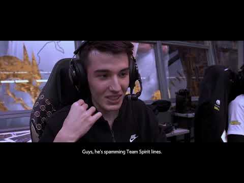 Faith.Bian spamming chat wheels and gets 5 man tip from Team Spirit