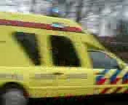 Ambulance 19-106 met a1 onderweg naar Halsteren
