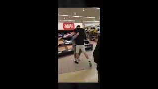 Travellers 1v1 while out shopping fair fight 👊🏻