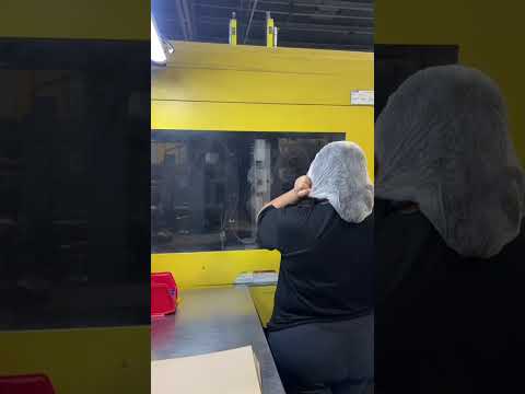 2015 MILACRON FANUC ROBOSHOT S2000I-275B-416G Injection Molding Horizontal/Vertical | Machinery Network (1)