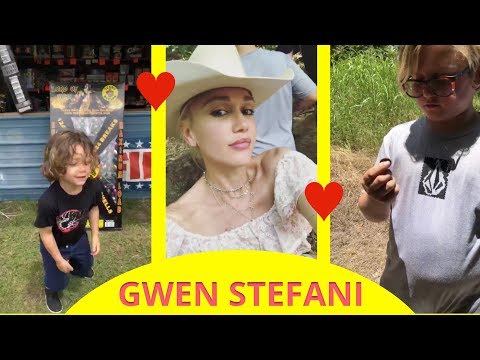 Gwen Stefani with her family after Blake Shelton's birthday 😍😎