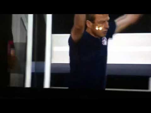 USA Manager filps us off during Gold Cup match vs Honduras