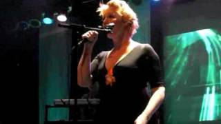 Delerium ( Leigh nash by sixpence) run for it - Live