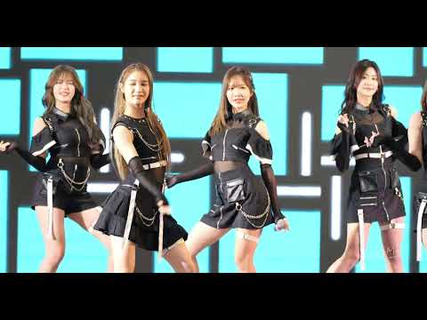 BNK48 Pupe - ดีอะ @ 48TH Roadshow Mini Concert [Fancam 4K 60p] 221106