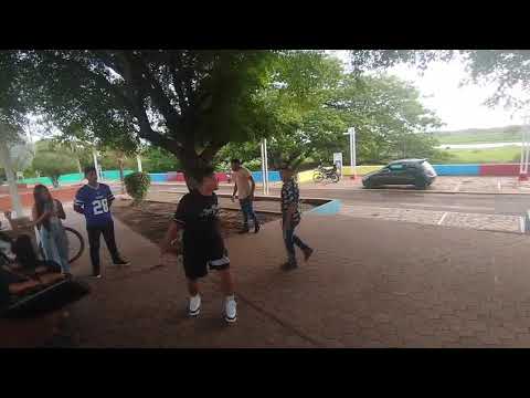 Batalla en plaza bolivar Camaguan estado Guárico. Lyon vs Erli 
