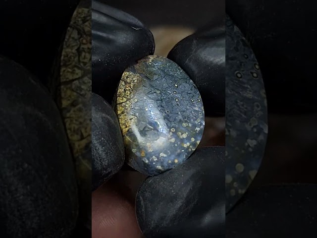 روائع من عقيق بتداخل الالوان طبيعي