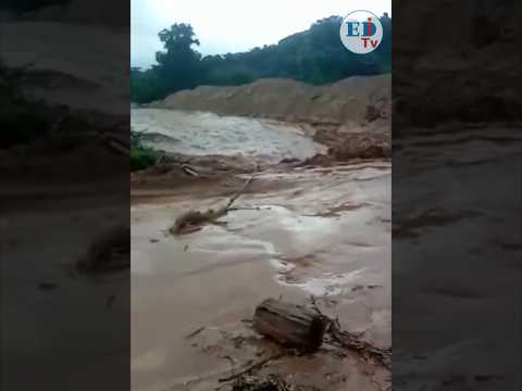 Crecida de quebrada corta la carretera internacional hacia Camiri