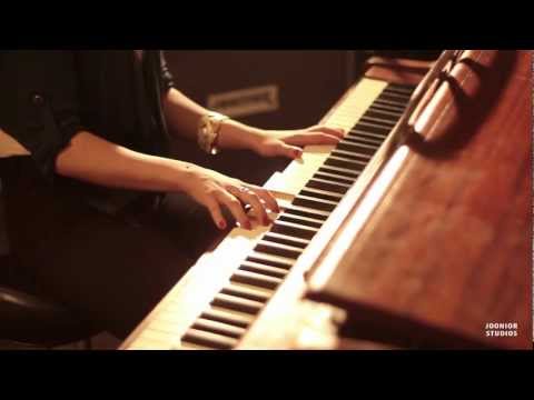 Live @ Jooniors - S05E27 - Scarlet Parke - 02 - Reminisce (Live HD)