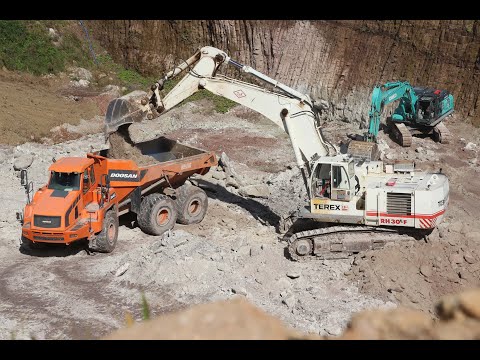 Quarzsand Gewinnung mit einem O&K / Terex RH30-F.
