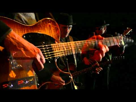 Billy D and The Hoodoos - Somewhere In The Middle Of The Blues