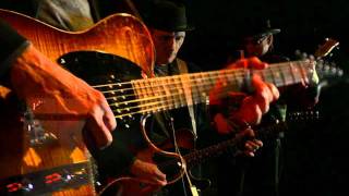 Billy D and The Hoodoos - Somewhere In The Middle Of The Blues