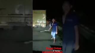 Download lagu begal di lintas sumatra lampung #trukoleng  #truk #shorts #trending mp3 Download lagu begal di lintas sumatra lampung #trukoleng  #truk #shorts #trending mp3