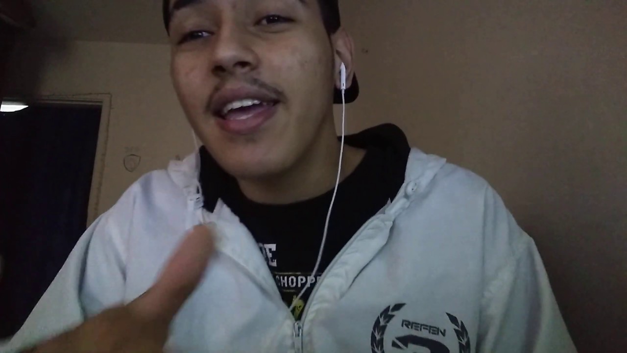 Sócrates parado no bailão