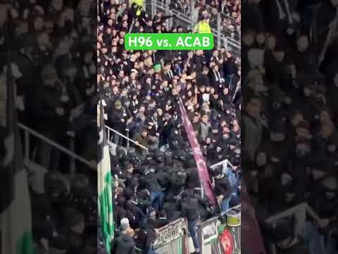 Hannover 96 Ultras vs. Polizei ACAB fight #ultras #h96 #hannover #hooligans #fight #polizei #acab