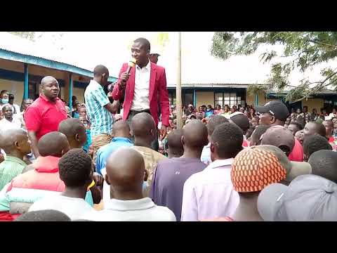 SULTAN AGODI KONYANGO BRINGS A CROWD TO A STAND STILL WHILE PERFORMING FACTS ABOUT ENG.NICOLAS GUMBO