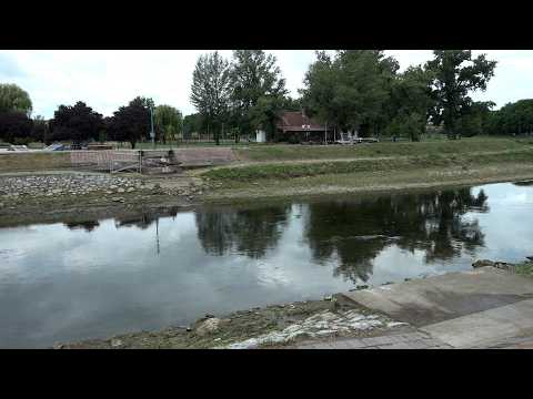 Uklonjen drveni pešački most na Popovoj plaži u Zaječaru zbog sanacije