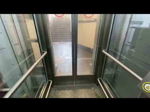 Defekter Bahnhofsaufzug