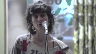 Diane Cluck live -  Why feel alone ?