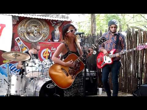 Maren Morris - Run To You (Live @ Fred's)