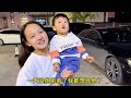 三个女儿都上加时课 很晚才放学 妈妈去接孩子 做了什么真暖心